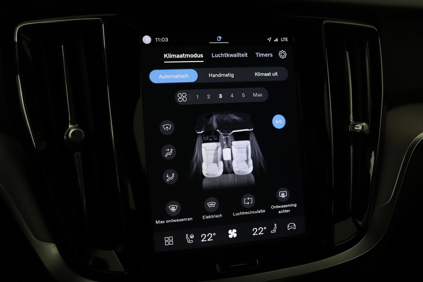 Volvo V60 B4 Plus Bright | ACC | Harman/Kardon | Trekhaak | 360° Camera | Stoel+Stuurverwarming | Keyless | Leder | 18 Inch