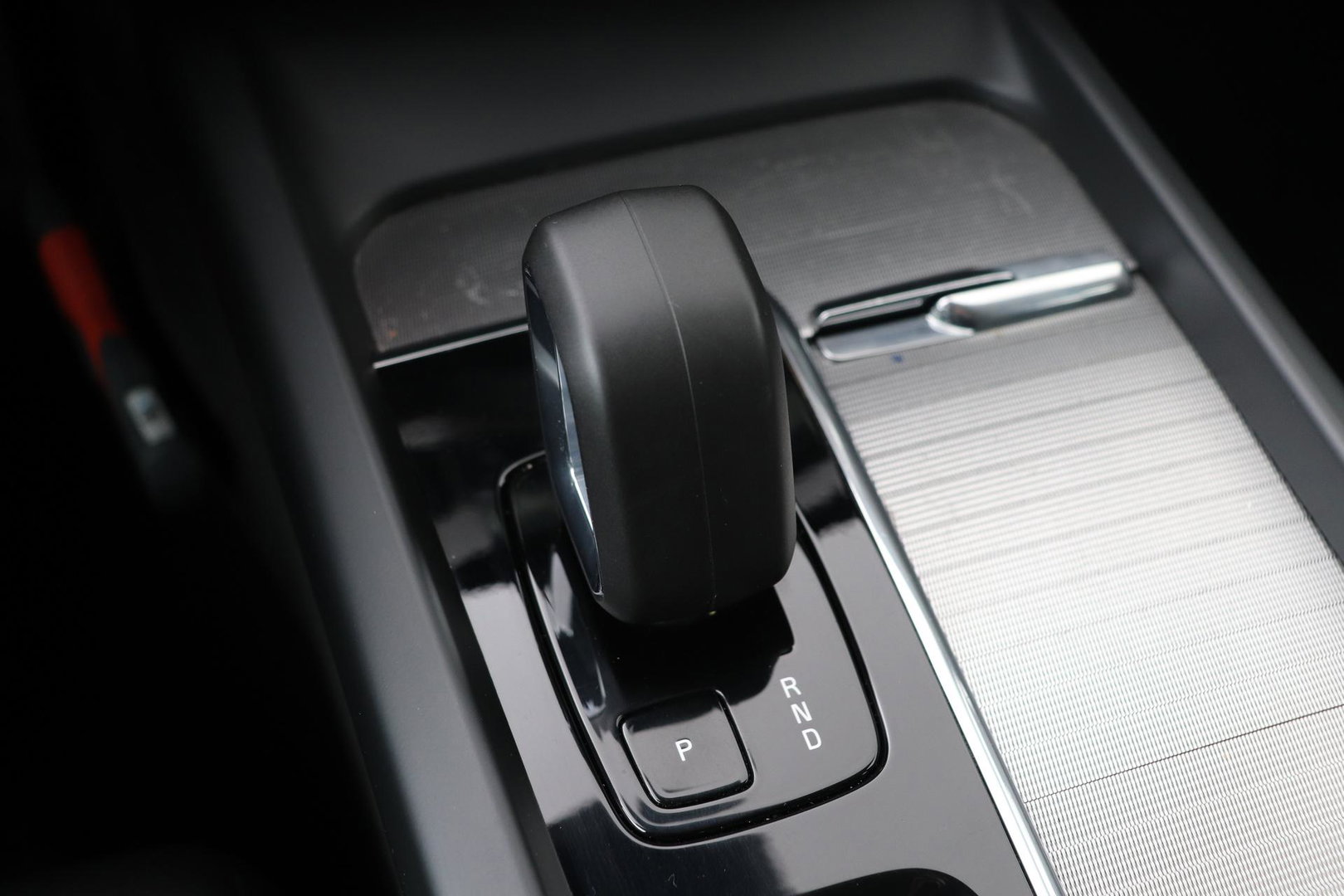Volvo V60 B4 Plus Bright | ACC | Harman/Kardon | Trekhaak | 360° Camera | Stoel+Stuurverwarming | Keyless | Leder | 18 Inch
