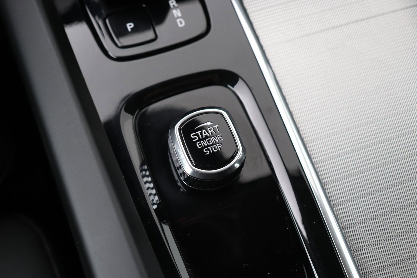 Volvo V60 B4 Plus Bright | ACC | Harman/Kardon | Trekhaak | 360° Camera | Stoel+Stuurverwarming | Keyless | Leder | 18 Inch