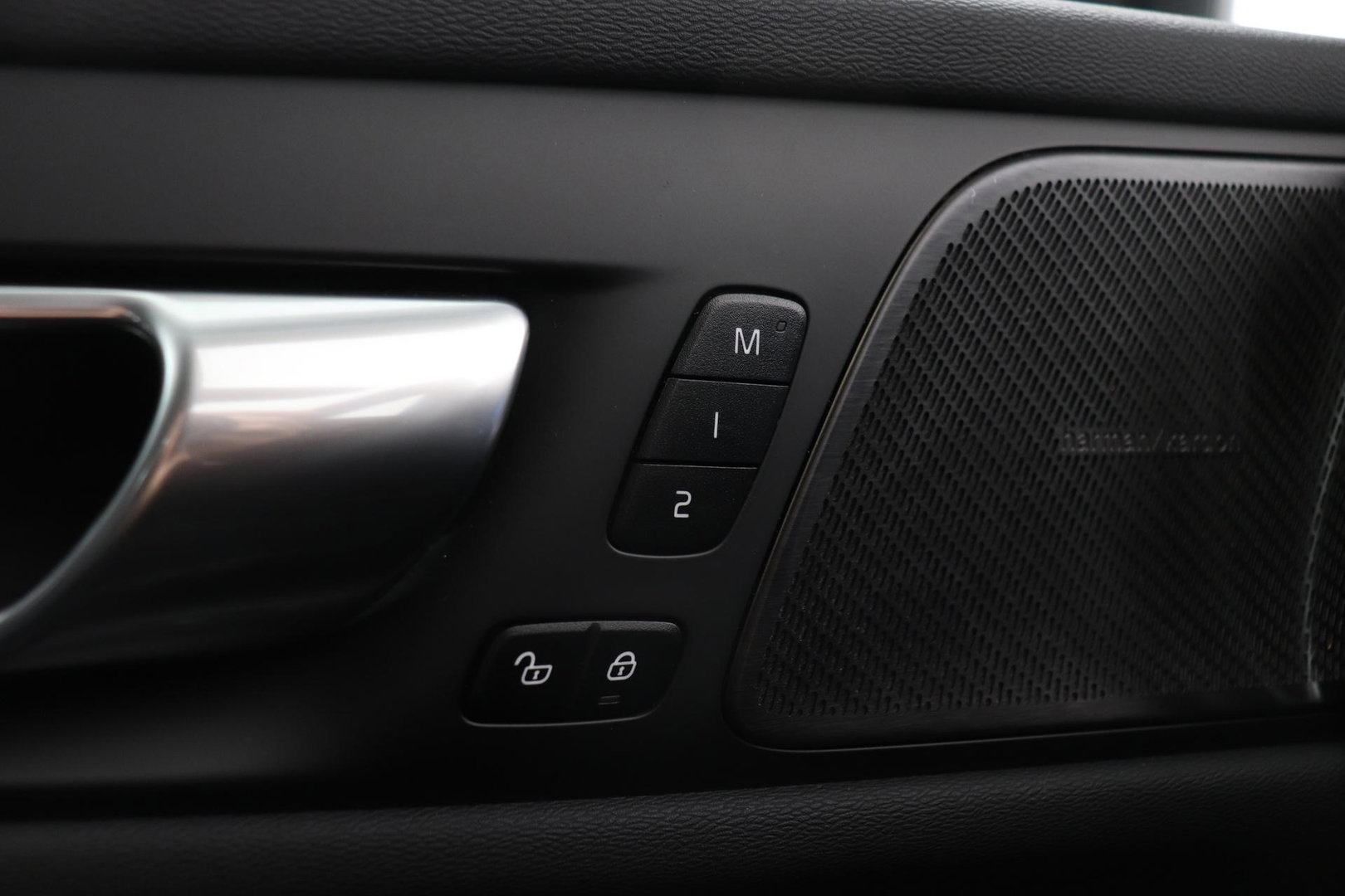 Volvo V60 B4 Plus Bright | ACC | Harman/Kardon | Trekhaak | 360° Camera | Stoel+Stuurverwarming | Keyless | Leder | 18 Inch