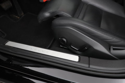 Volvo V60 B4 Plus Bright | ACC | Harman/Kardon | Trekhaak | 360° Camera | Stoel+Stuurverwarming | Keyless | Leder | 18 Inch