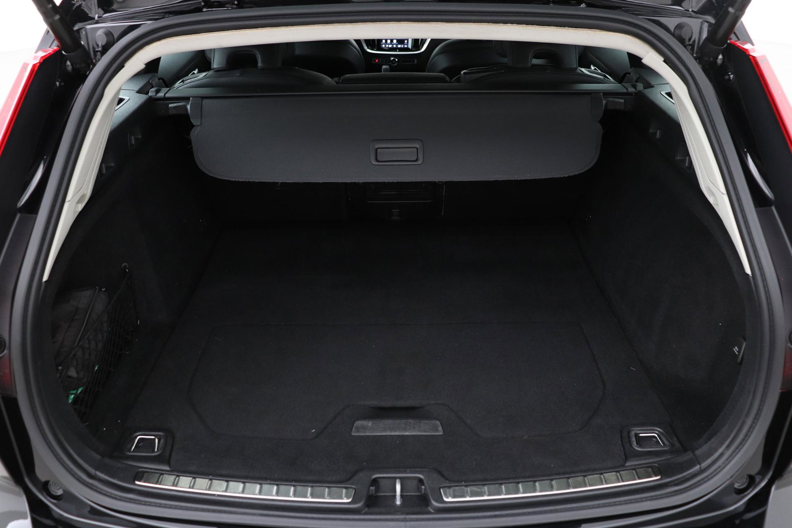 Volvo V60 B4 Plus Bright | ACC | Harman/Kardon | Trekhaak | 360° Camera | Stoel+Stuurverwarming | Keyless | Leder | 18 Inch