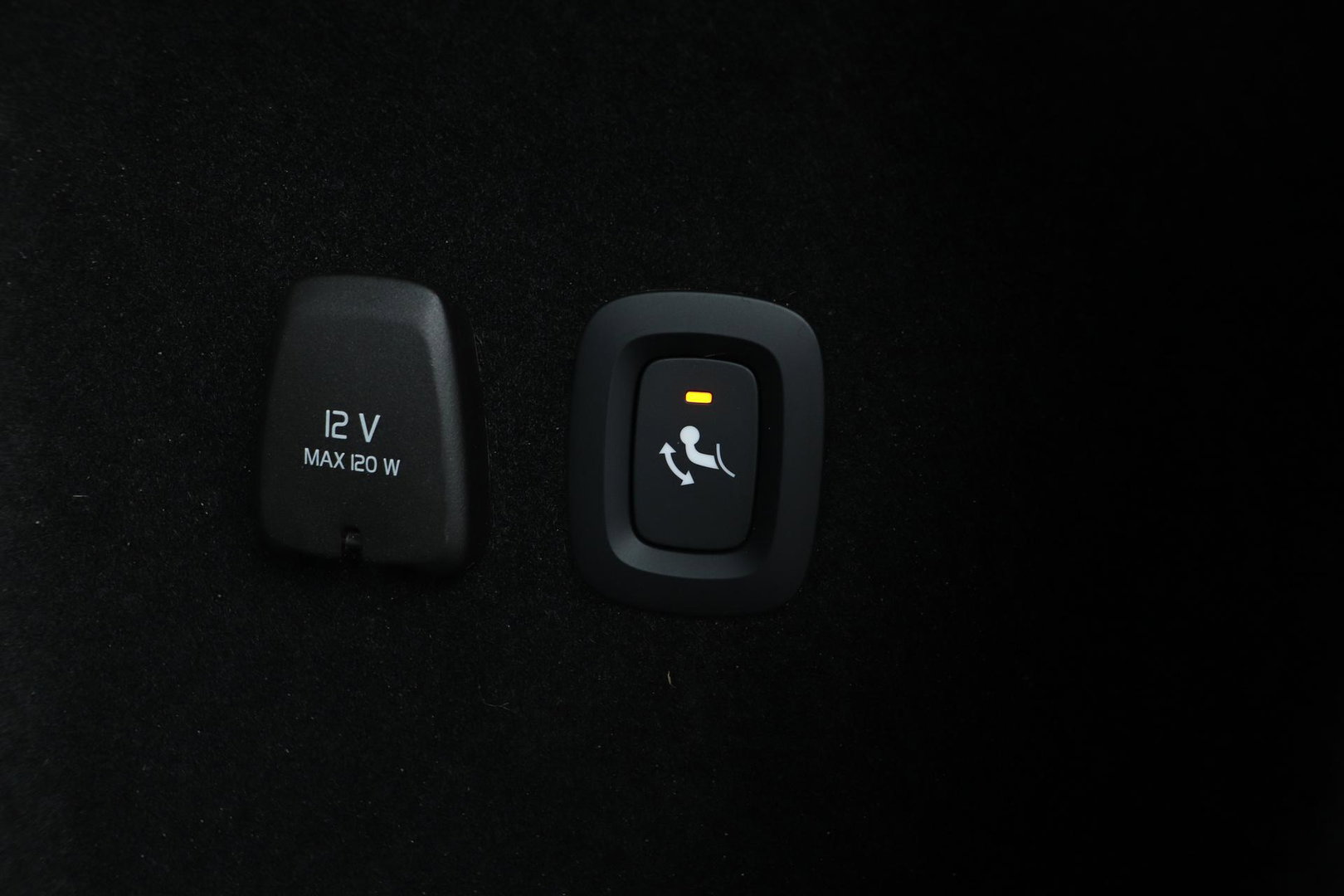 Volvo V60 B4 Plus Bright | ACC | Harman/Kardon | Trekhaak | 360° Camera | Stoel+Stuurverwarming | Keyless | Leder | 18 Inch