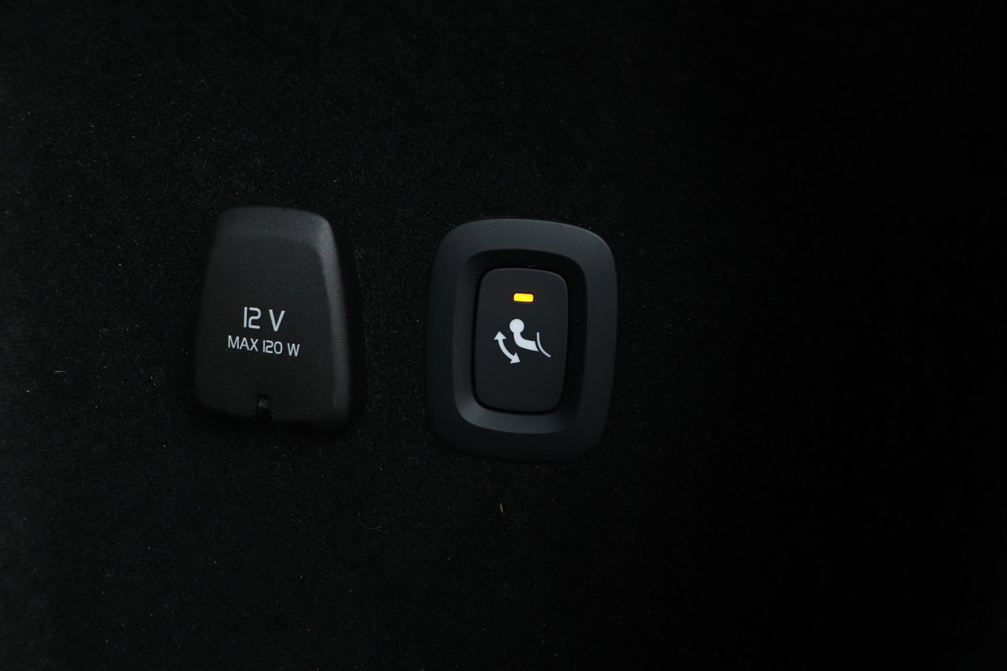 Volvo V60 B4 Plus Bright | ACC | Harman/Kardon | Trekhaak | 360° Camera | Stoel+Stuurverwarming | Keyless | Leder | 18 Inch