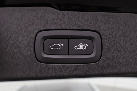 Volvo V60 B4 Plus Bright | ACC | Harman/Kardon | Trekhaak | 360° Camera | Stoel+Stuurverwarming | Keyless | Leder | 18 Inch
