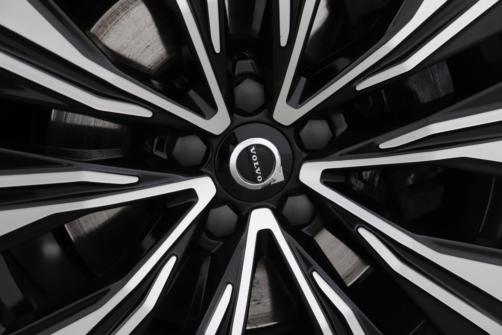 Volvo V60 B4 Plus Bright | ACC | Harman/Kardon | Trekhaak | 360° Camera | Stoel+Stuurverwarming | Keyless | Leder | 18 Inch