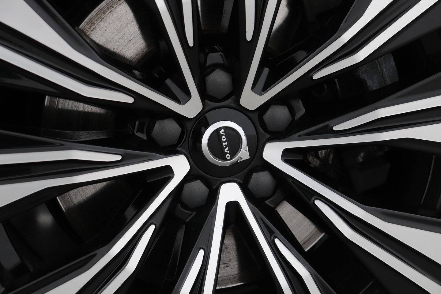 Volvo V60 B4 Plus Bright | ACC | Harman/Kardon | Trekhaak | 360° Camera | Stoel+Stuurverwarming | Keyless | Leder | 18 Inch