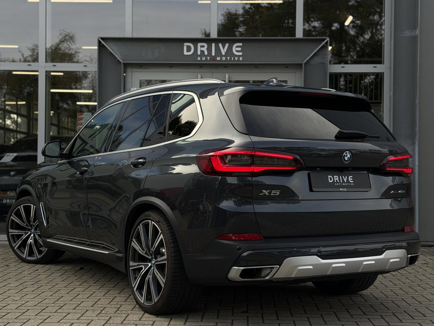 BMW X5 xDrive45e High Ex xLine |SkyLounge|Massage/Ventilatie|22" Bmw Individual|Laser|Entertainment Prof|M-Sport stuurwiel