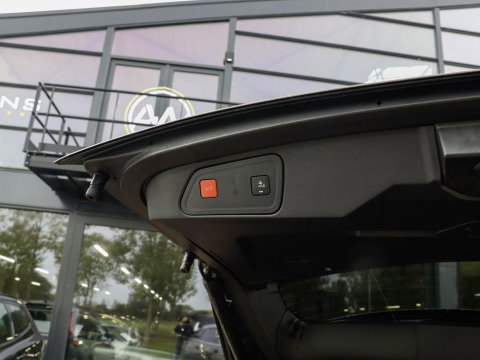 Peugeot 3008 1.6 HYbrid4 300 GT Trekhaak Focal Panodak NappaLeer SoH 95% Dealeronderhouden!