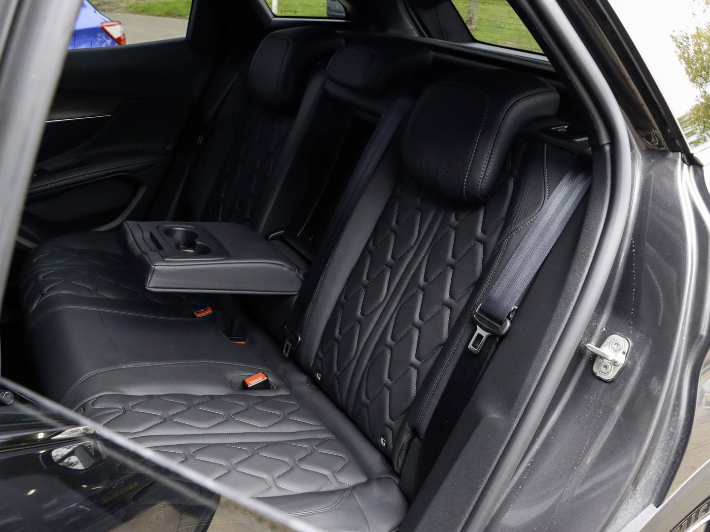 Peugeot 3008 1.6 HYbrid4 300 GT Trekhaak Focal Panodak NappaLeer SoH 95% Dealeronderhouden!