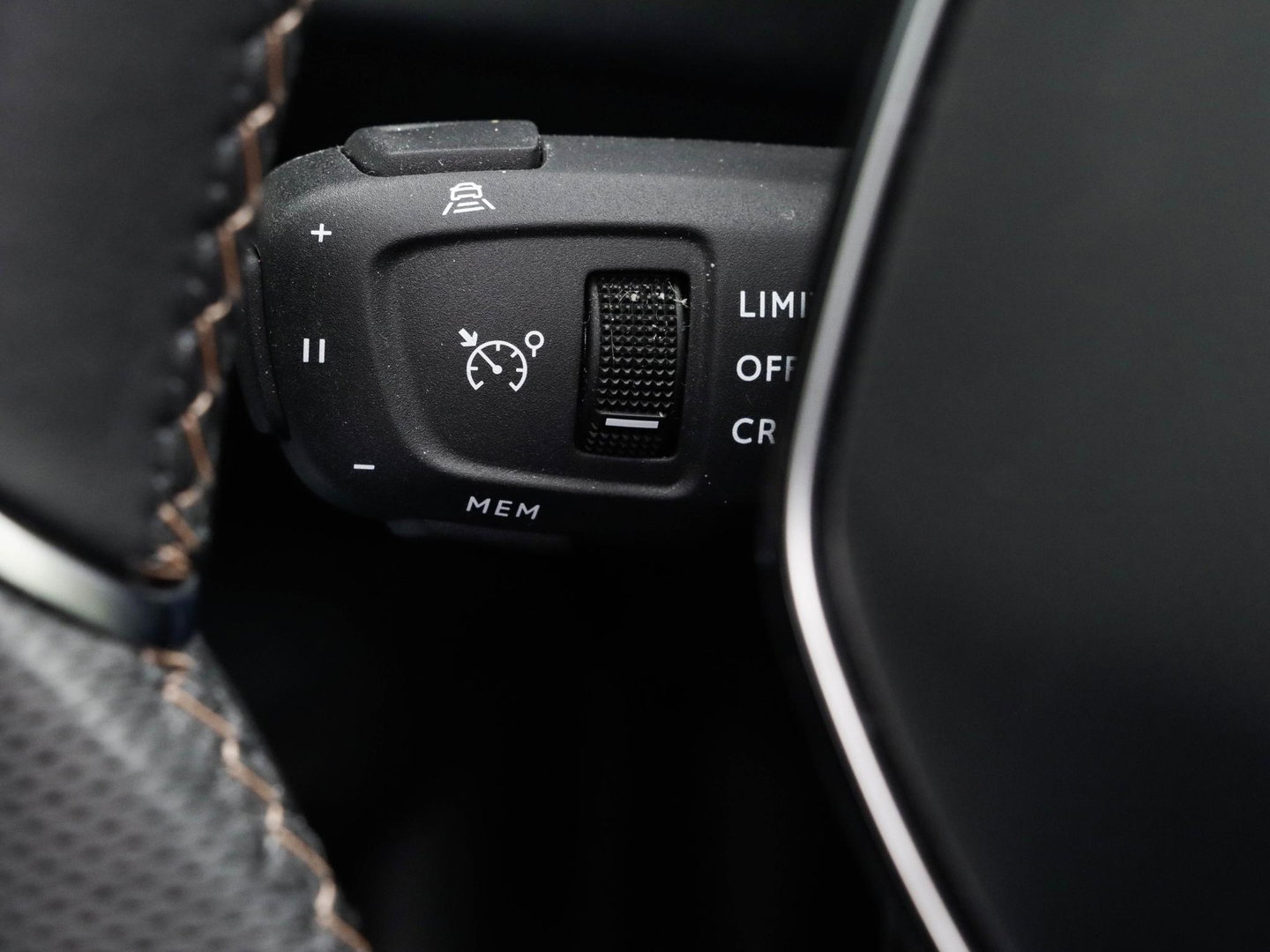 Peugeot 3008 1.6 HYbrid4 300 GT Trekhaak Focal Panodak NappaLeer SoH 95% Dealeronderhouden!