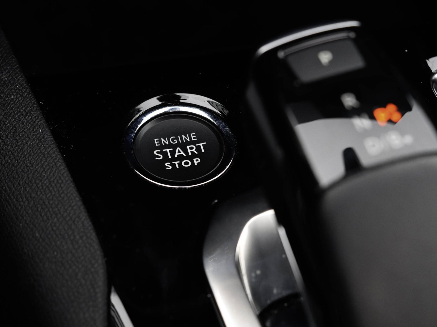 Peugeot 3008 1.6 HYbrid4 300 GT Trekhaak Focal Panodak NappaLeer SoH 95% Dealeronderhouden!