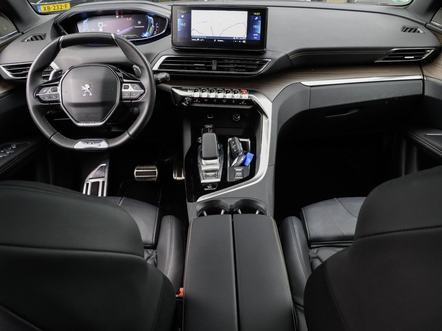 Peugeot 3008 1.6 HYbrid4 300 GT Trekhaak Focal Panodak NappaLeer SoH 95% Dealeronderhouden!