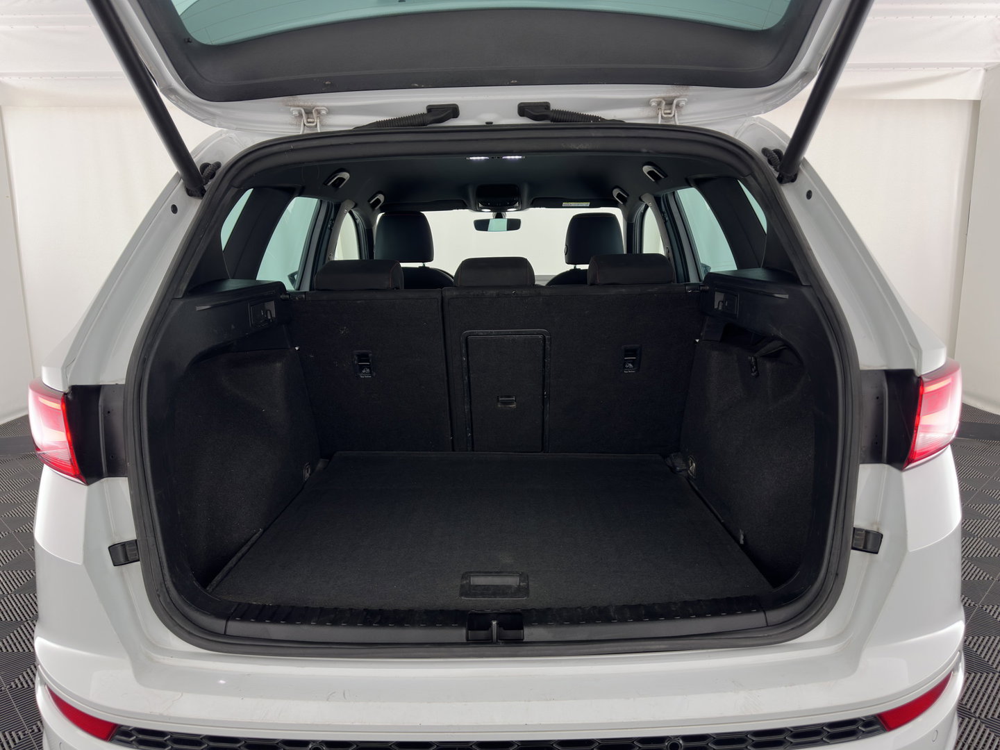 SEAT Ateca 1.5 TSI FR Business Intense (INCL.BTW) *LEATHER-MICROFIBRE | FULL-LED | DIGI-COCKPIT | BEATS-AUDIO | TOP-VIEW | KEYLESS | CARPLAY | NAVI-FULLMAP | DAB+ | SPORT-SEATS | PRIVACY-GLASS | ECC | PDC | CRUISE | 19''ALU | TOWB