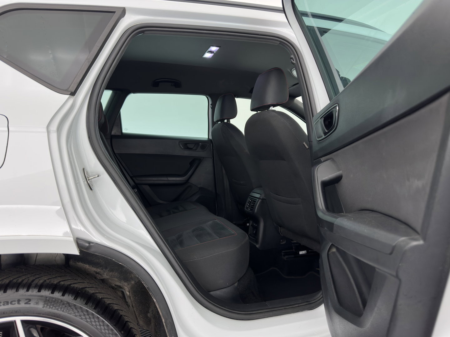 SEAT Ateca 1.5 TSI FR Business Intense (INCL.BTW) *LEATHER-MICROFIBRE | FULL-LED | DIGI-COCKPIT | BEATS-AUDIO | TOP-VIEW | KEYLESS | CARPLAY | NAVI-FULLMAP | DAB+ | SPORT-SEATS | PRIVACY-GLASS | ECC | PDC | CRUISE | 19''ALU | TOWB
