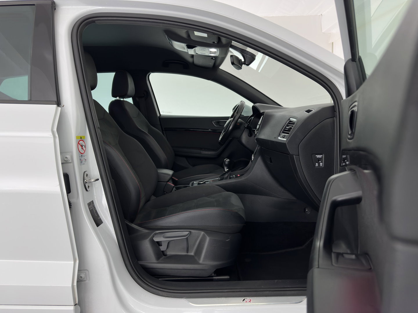 SEAT Ateca 1.5 TSI FR Business Intense (INCL.BTW) *LEATHER-MICROFIBRE | FULL-LED | DIGI-COCKPIT | BEATS-AUDIO | TOP-VIEW | KEYLESS | CARPLAY | NAVI-FULLMAP | DAB+ | SPORT-SEATS | PRIVACY-GLASS | ECC | PDC | CRUISE | 19''ALU | TOWB
