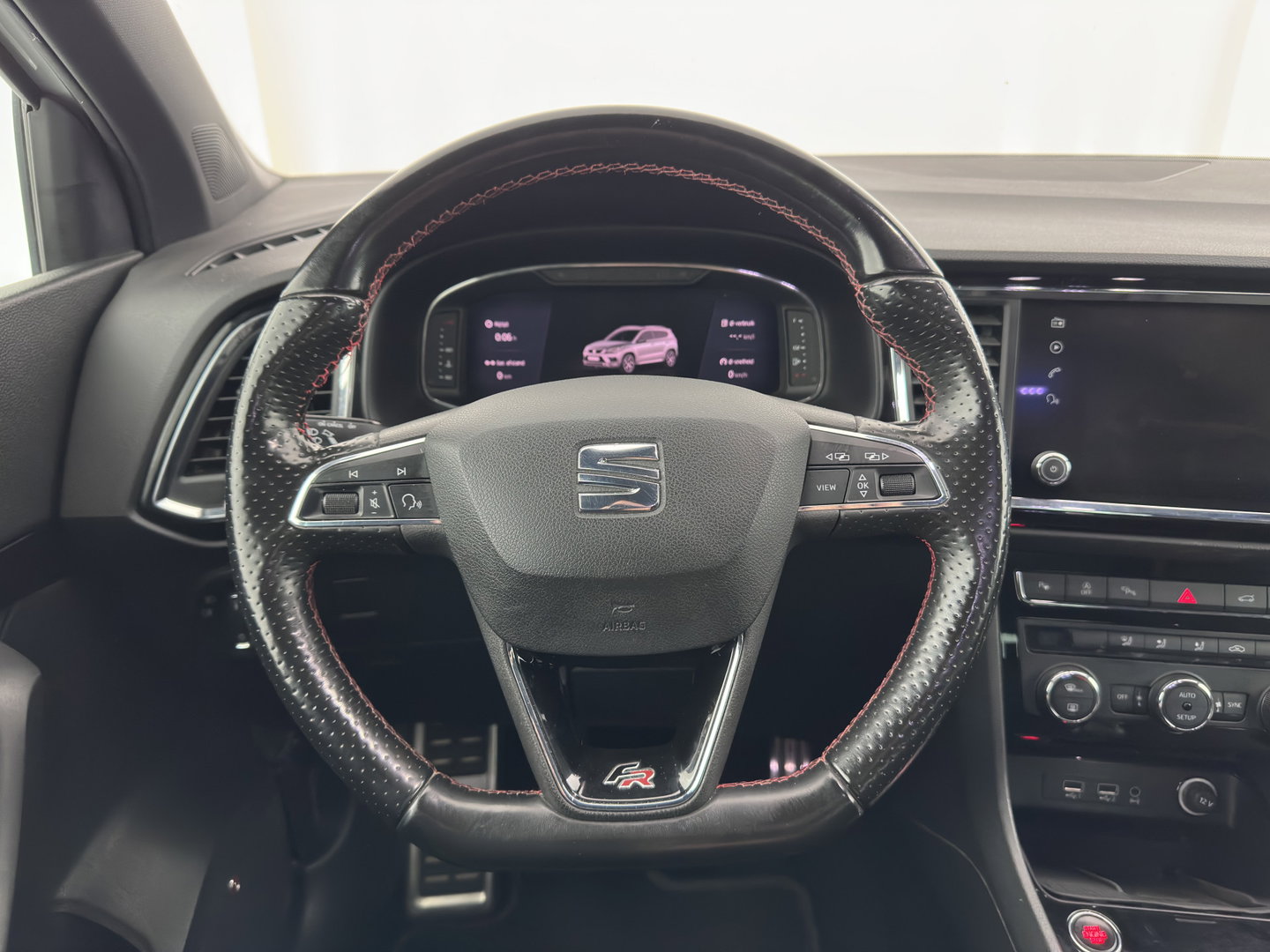 SEAT Ateca 1.5 TSI FR Business Intense (INCL.BTW) *LEATHER-MICROFIBRE | FULL-LED | DIGI-COCKPIT | BEATS-AUDIO | TOP-VIEW | KEYLESS | CARPLAY | NAVI-FULLMAP | DAB+ | SPORT-SEATS | PRIVACY-GLASS | ECC | PDC | CRUISE | 19''ALU | TOWB