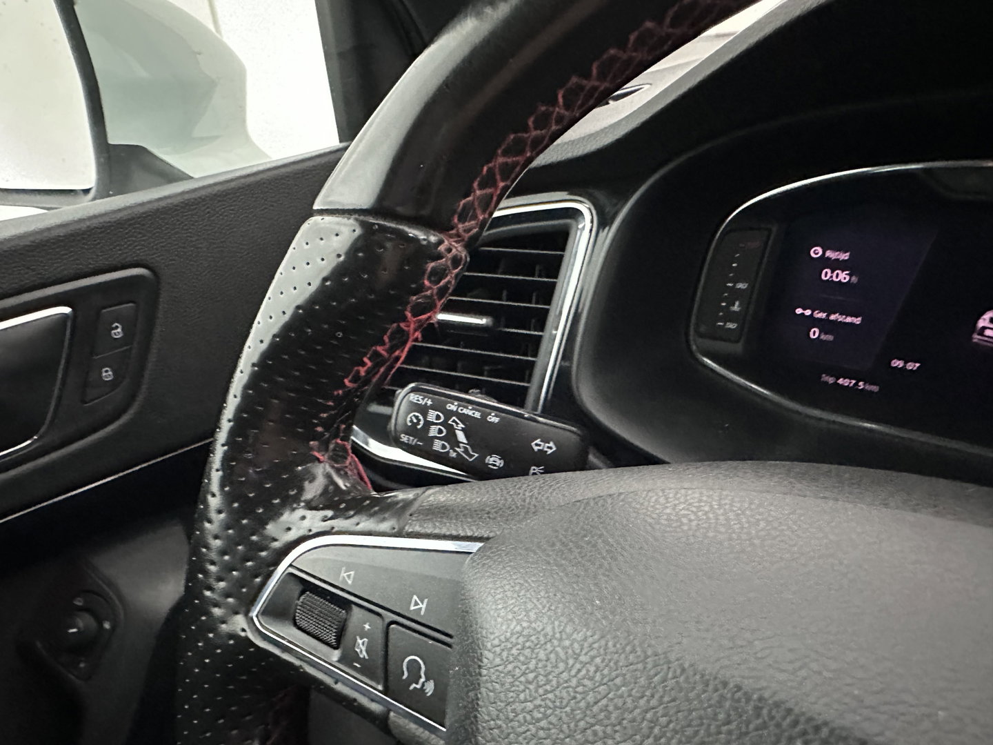SEAT Ateca 1.5 TSI FR Business Intense (INCL.BTW) *LEATHER-MICROFIBRE | FULL-LED | DIGI-COCKPIT | BEATS-AUDIO | TOP-VIEW | KEYLESS | CARPLAY | NAVI-FULLMAP | DAB+ | SPORT-SEATS | PRIVACY-GLASS | ECC | PDC | CRUISE | 19''ALU | TOWB