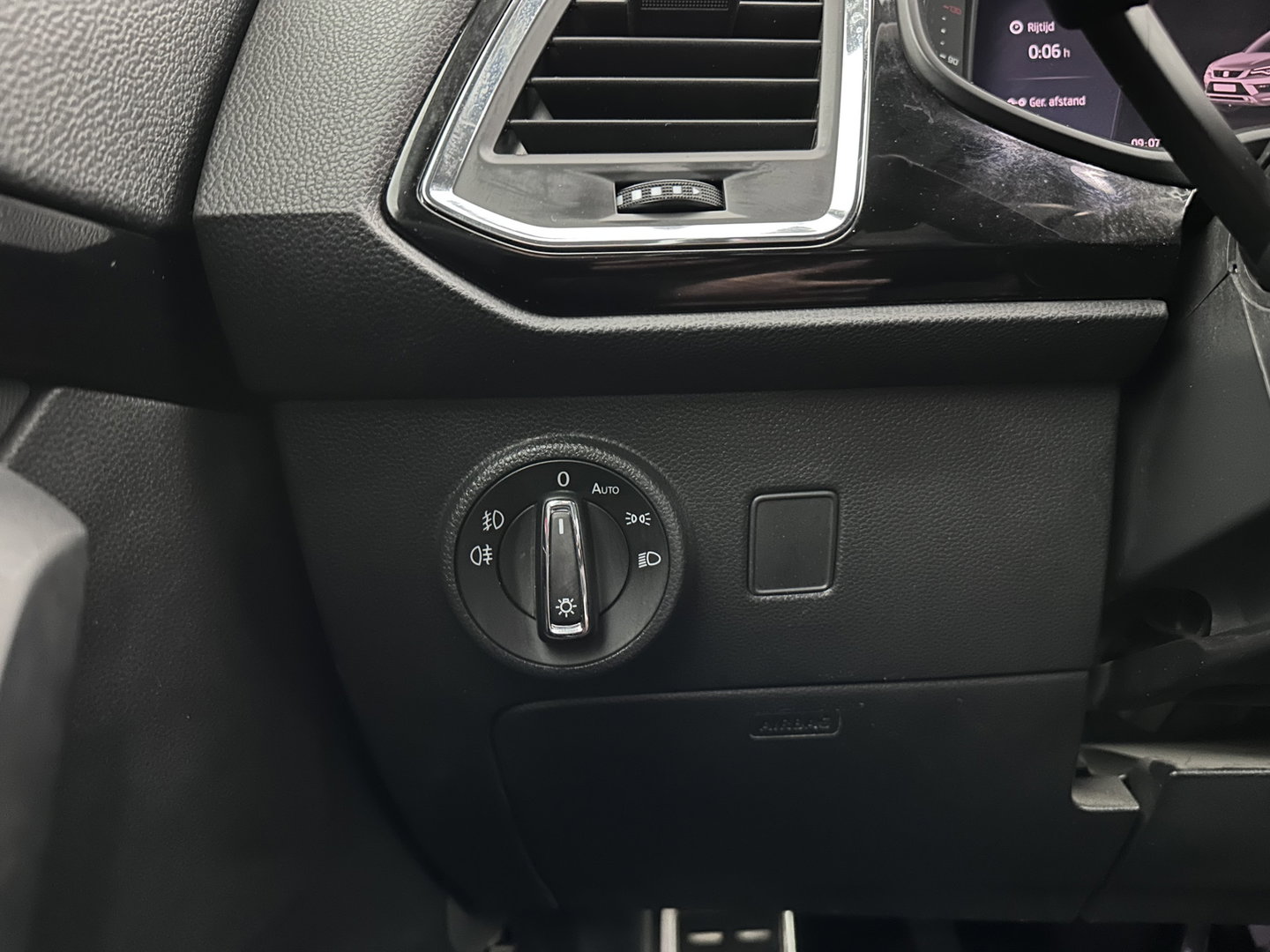 SEAT Ateca 1.5 TSI FR Business Intense (INCL.BTW) *LEATHER-MICROFIBRE | FULL-LED | DIGI-COCKPIT | BEATS-AUDIO | TOP-VIEW | KEYLESS | CARPLAY | NAVI-FULLMAP | DAB+ | SPORT-SEATS | PRIVACY-GLASS | ECC | PDC | CRUISE | 19''ALU | TOWB