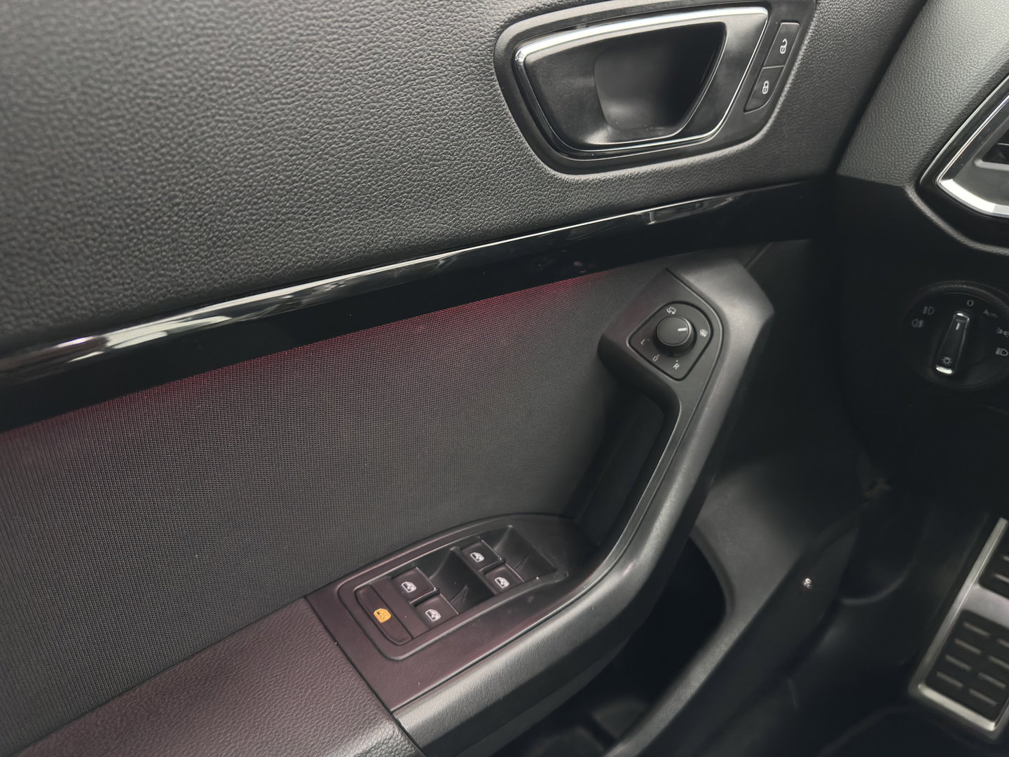 SEAT Ateca 1.5 TSI FR Business Intense (INCL.BTW) *LEATHER-MICROFIBRE | FULL-LED | DIGI-COCKPIT | BEATS-AUDIO | TOP-VIEW | KEYLESS | CARPLAY | NAVI-FULLMAP | DAB+ | SPORT-SEATS | PRIVACY-GLASS | ECC | PDC | CRUISE | 19''ALU | TOWB