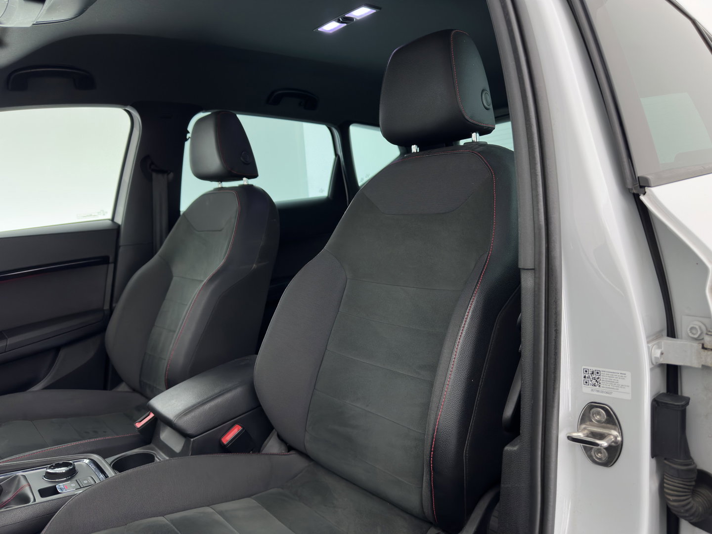 SEAT Ateca 1.5 TSI FR Business Intense (INCL.BTW) *LEATHER-MICROFIBRE | FULL-LED | DIGI-COCKPIT | BEATS-AUDIO | TOP-VIEW | KEYLESS | CARPLAY | NAVI-FULLMAP | DAB+ | SPORT-SEATS | PRIVACY-GLASS | ECC | PDC | CRUISE | 19''ALU | TOWB