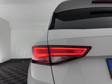 SEAT Ateca 1.5 TSI FR Business Intense (INCL.BTW) *LEATHER-MICROFIBRE | FULL-LED | DIGI-COCKPIT | BEATS-AUDIO | TOP-VIEW | KEYLESS | CARPLAY | NAVI-FULLMAP | DAB+ | SPORT-SEATS | PRIVACY-GLASS | ECC | PDC | CRUISE | 19''ALU | TOWB