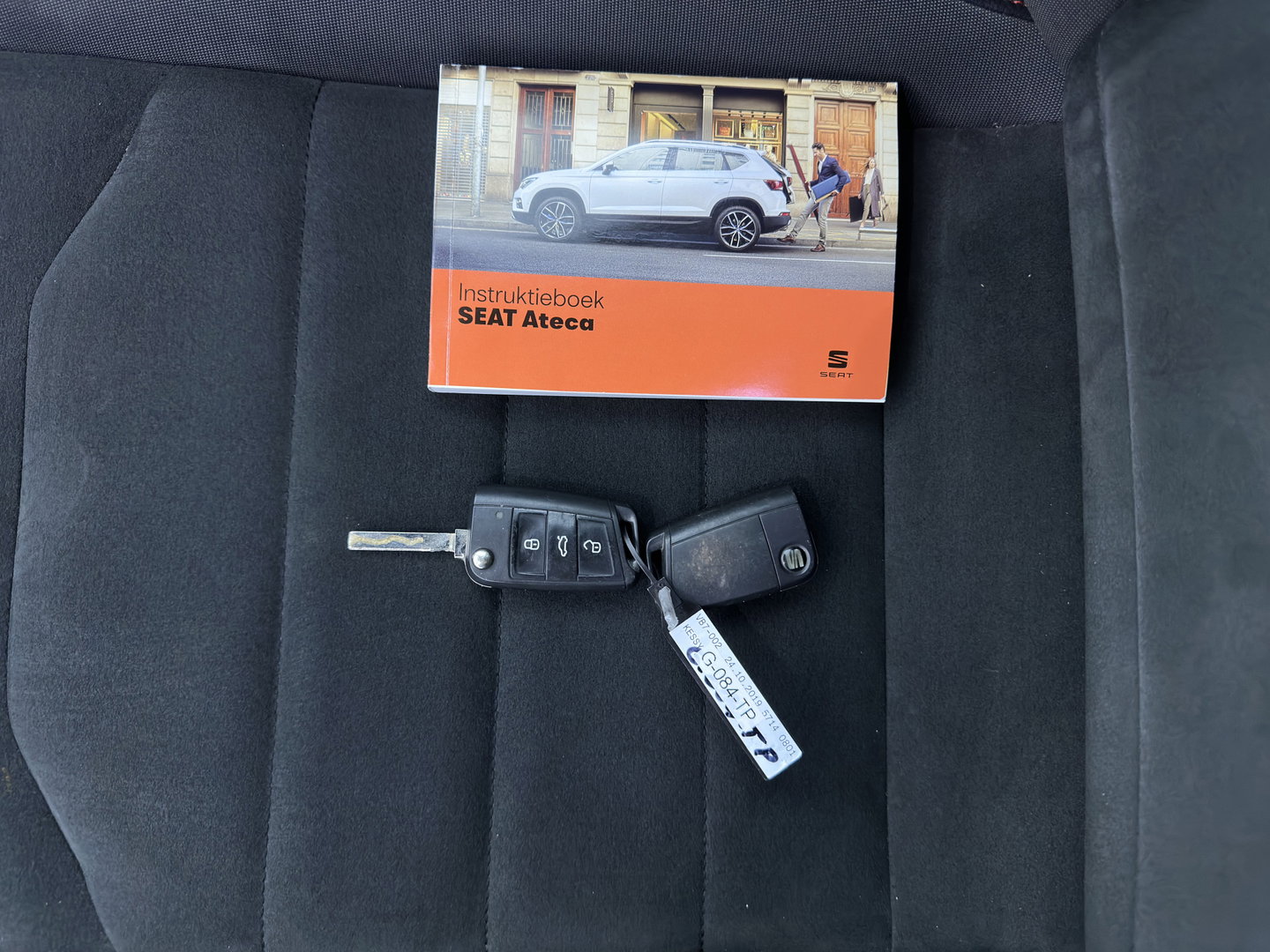 SEAT Ateca 1.5 TSI FR Business Intense (INCL.BTW) *LEATHER-MICROFIBRE | FULL-LED | DIGI-COCKPIT | BEATS-AUDIO | TOP-VIEW | KEYLESS | CARPLAY | NAVI-FULLMAP | DAB+ | SPORT-SEATS | PRIVACY-GLASS | ECC | PDC | CRUISE | 19''ALU | TOWB