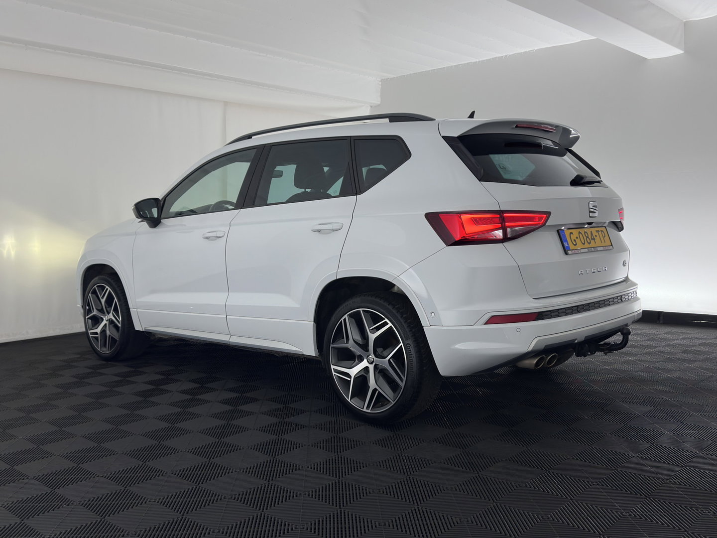 SEAT Ateca 1.5 TSI FR Business Intense (INCL.BTW) *LEATHER-MICROFIBRE | FULL-LED | DIGI-COCKPIT | BEATS-AUDIO | TOP-VIEW | KEYLESS | CARPLAY | NAVI-FULLMAP | DAB+ | SPORT-SEATS | PRIVACY-GLASS | ECC | PDC | CRUISE | 19''ALU | TOWB