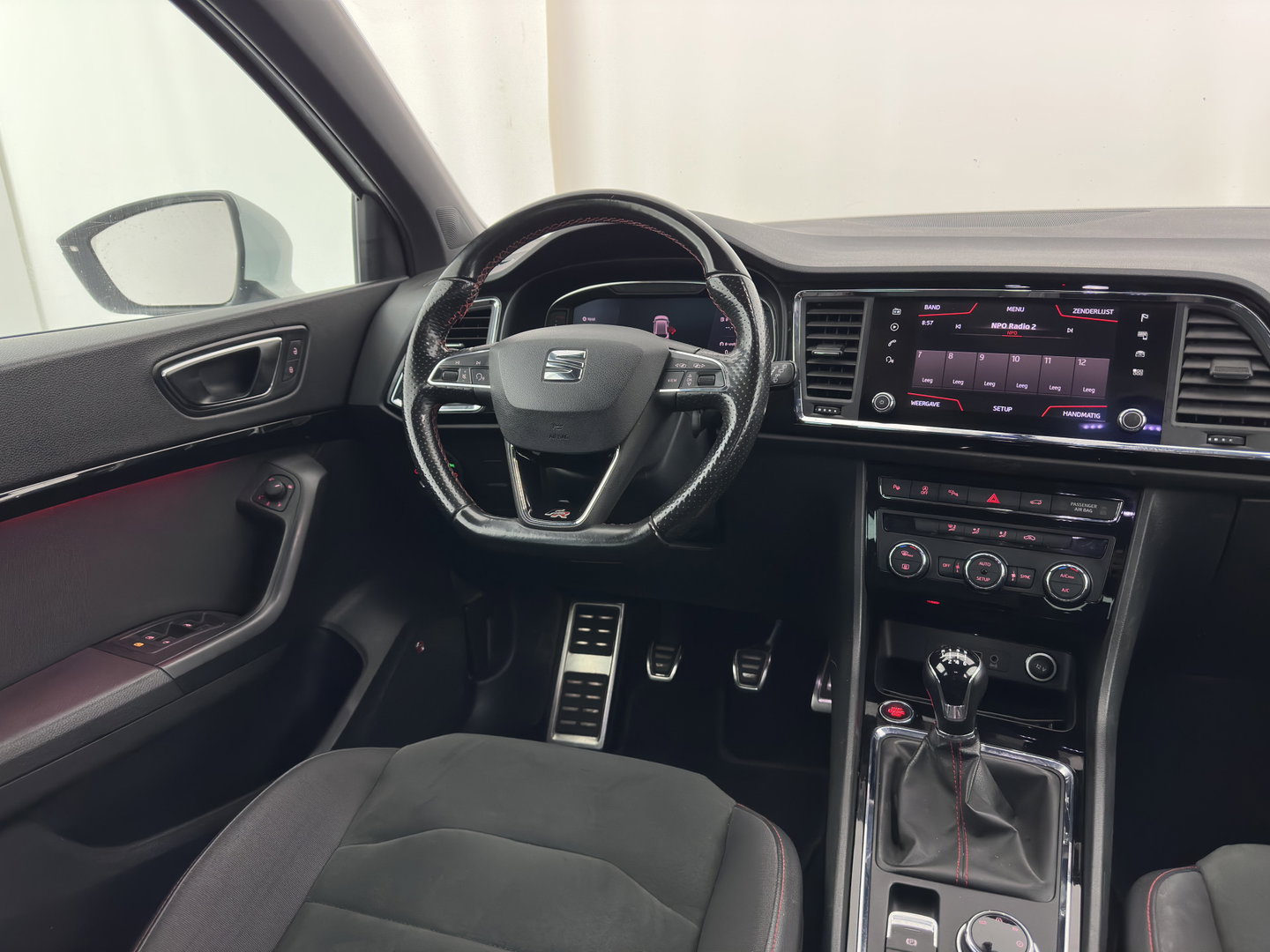 SEAT Ateca 1.5 TSI FR Business Intense (INCL.BTW) *LEATHER-MICROFIBRE | FULL-LED | DIGI-COCKPIT | BEATS-AUDIO | TOP-VIEW | KEYLESS | CARPLAY | NAVI-FULLMAP | DAB+ | SPORT-SEATS | PRIVACY-GLASS | ECC | PDC | CRUISE | 19''ALU | TOWB