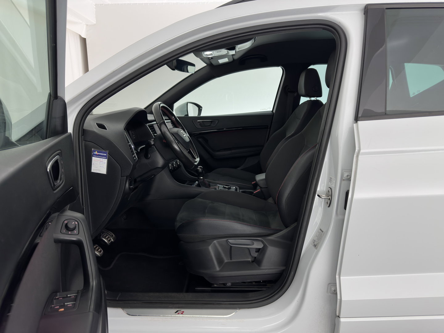 SEAT Ateca 1.5 TSI FR Business Intense (INCL.BTW) *LEATHER-MICROFIBRE | FULL-LED | DIGI-COCKPIT | BEATS-AUDIO | TOP-VIEW | KEYLESS | CARPLAY | NAVI-FULLMAP | DAB+ | SPORT-SEATS | PRIVACY-GLASS | ECC | PDC | CRUISE | 19''ALU | TOWB