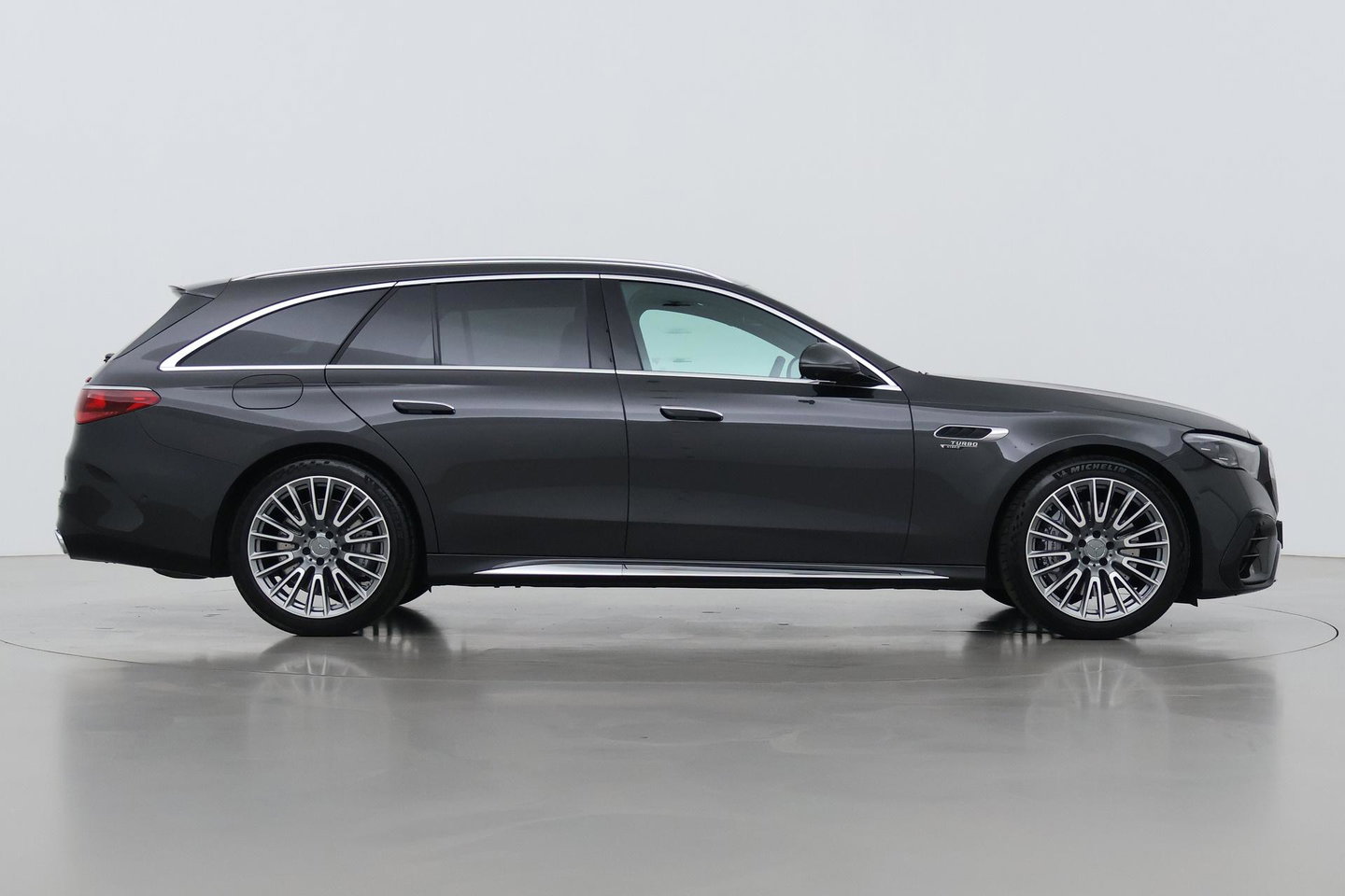 Mercedes-Benz E-Klasse AMG 53 4MATIC+ | Achterasbesturing | 360° Camera | Trekhaak | Keyless | Stoelverwarming | 20 Inch