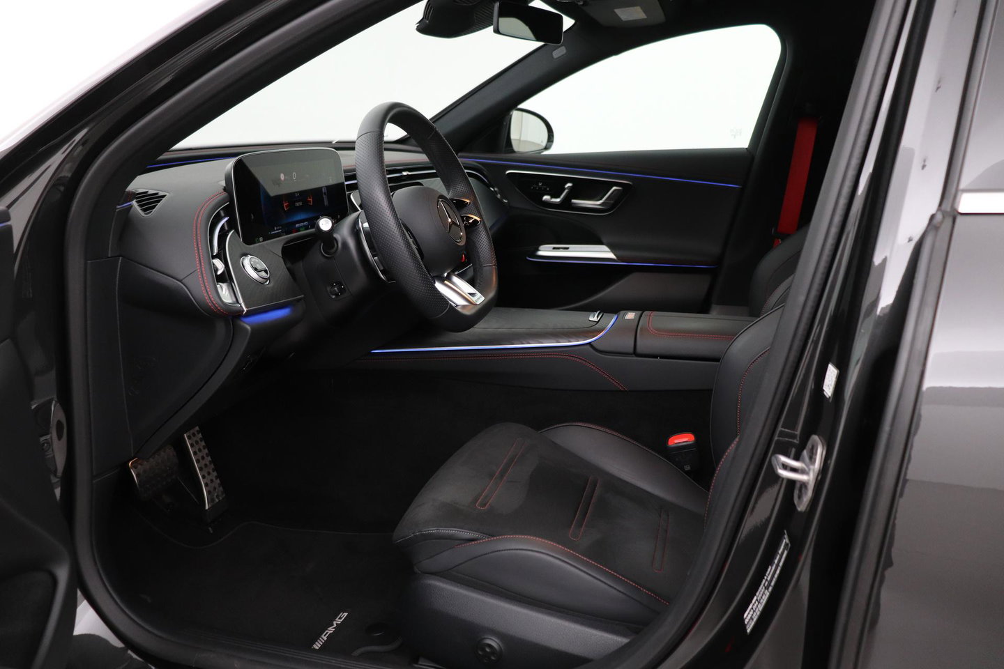 Mercedes-Benz E-Klasse AMG 53 4MATIC+ | Achterasbesturing | 360° Camera | Trekhaak | Keyless | Stoelverwarming | 20 Inch