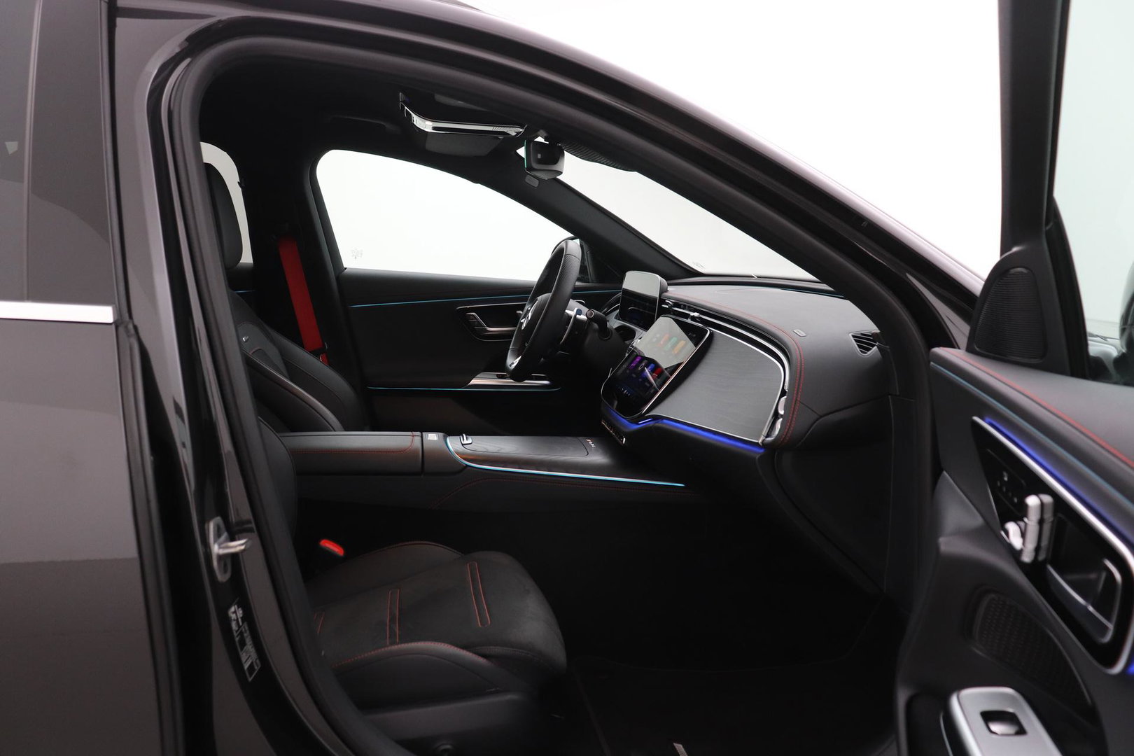 Mercedes-Benz E-Klasse AMG 53 4MATIC+ | Achterasbesturing | 360° Camera | Trekhaak | Keyless | Stoelverwarming | 20 Inch