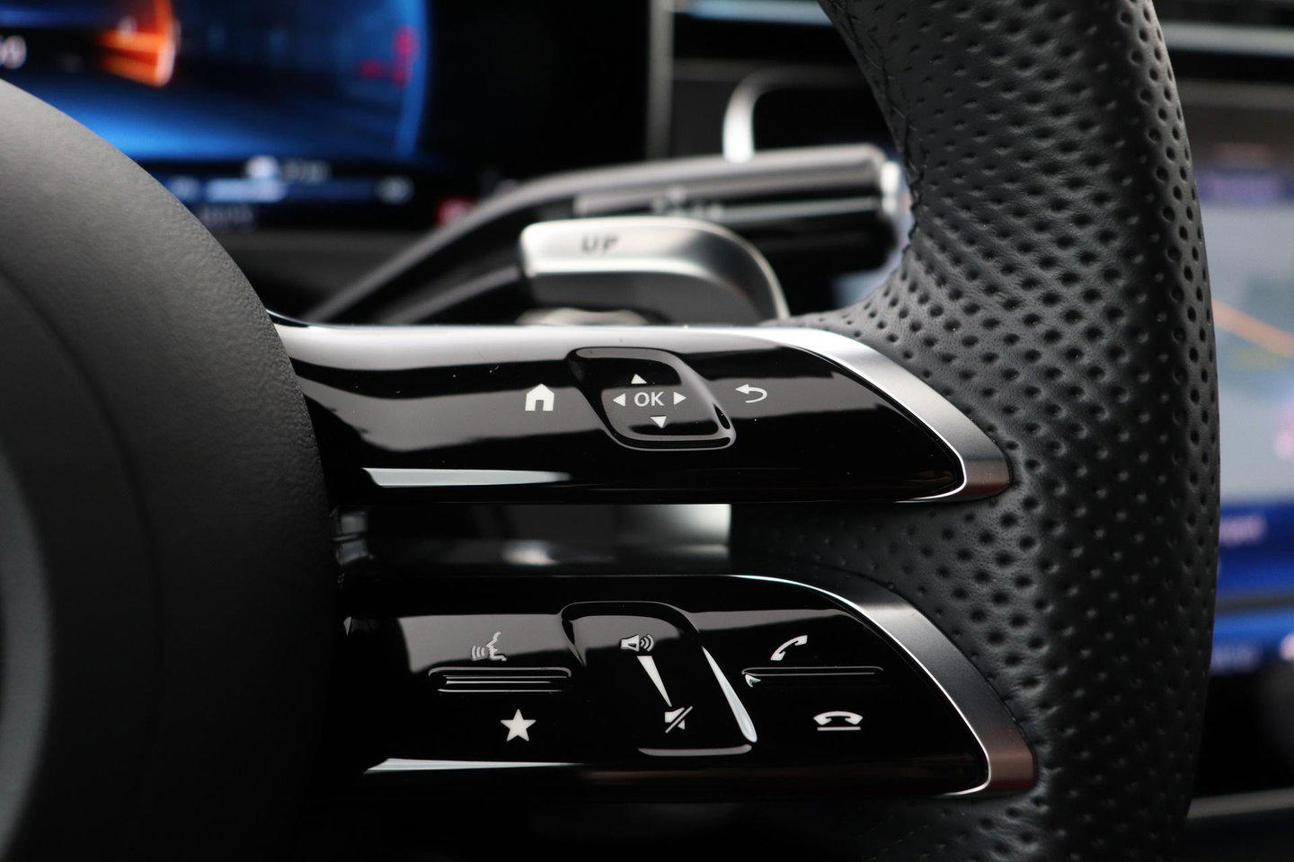 Mercedes-Benz E-Klasse AMG 53 4MATIC+ | Achterasbesturing | 360° Camera | Trekhaak | Keyless | Stoelverwarming | 20 Inch