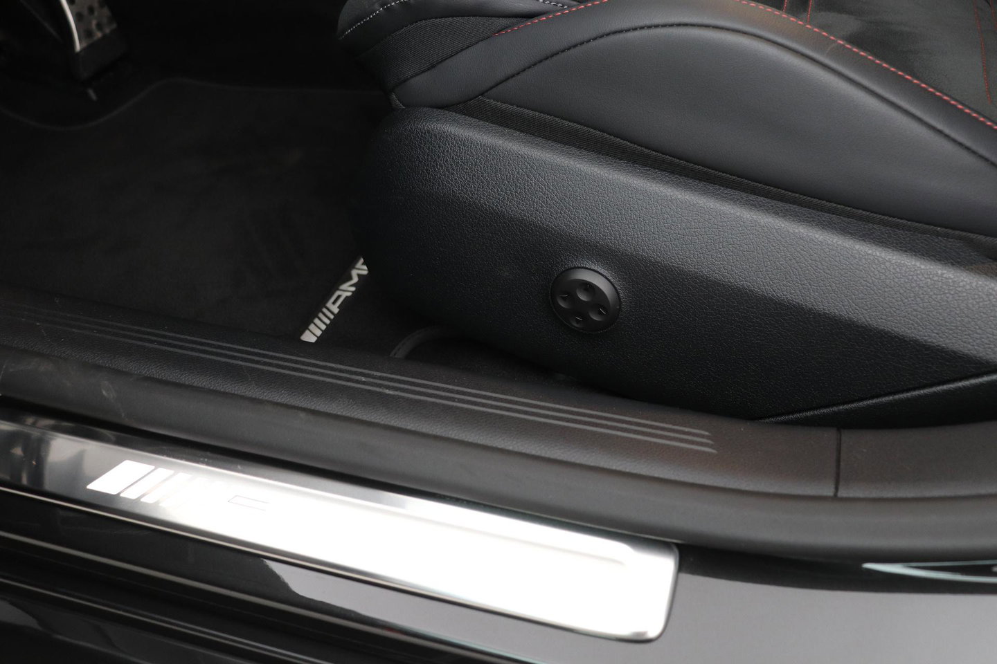 Mercedes-Benz E-Klasse AMG 53 4MATIC+ | Achterasbesturing | 360° Camera | Trekhaak | Keyless | Stoelverwarming | 20 Inch