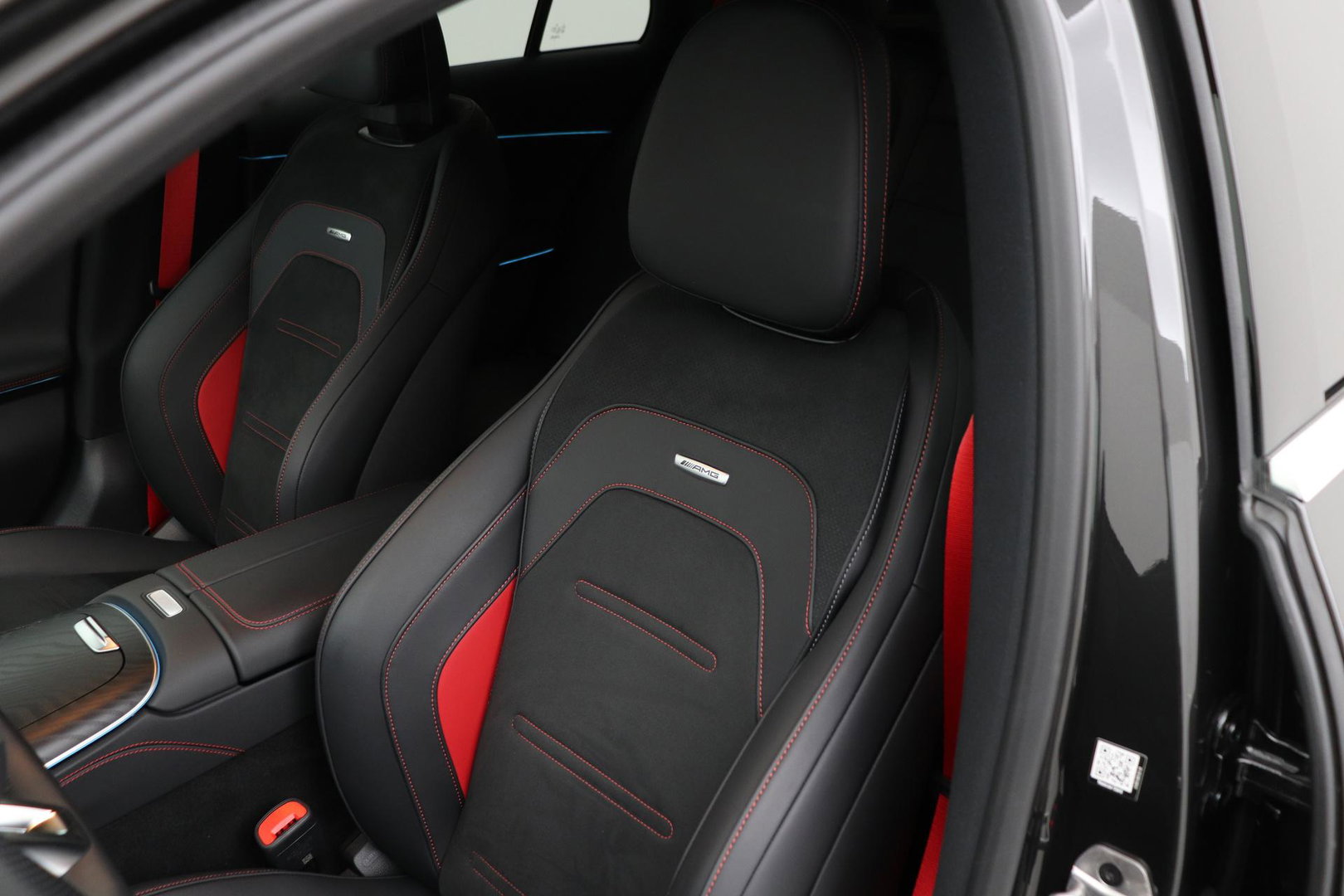 Mercedes-Benz E-Klasse AMG 53 4MATIC+ | Achterasbesturing | 360° Camera | Trekhaak | Keyless | Stoelverwarming | 20 Inch