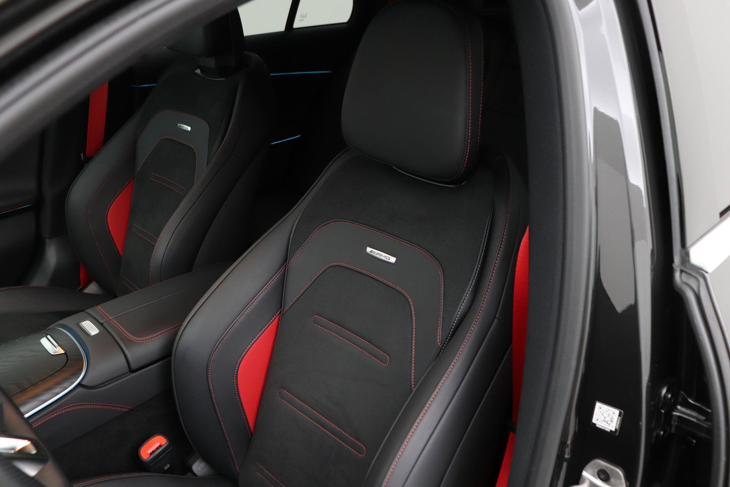 Mercedes-Benz E-Klasse AMG 53 4MATIC+ | Achterasbesturing | 360° Camera | Trekhaak | Keyless | Stoelverwarming | 20 Inch