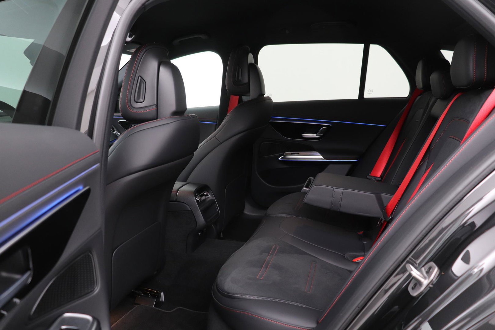 Mercedes-Benz E-Klasse AMG 53 4MATIC+ | Achterasbesturing | 360° Camera | Trekhaak | Keyless | Stoelverwarming | 20 Inch