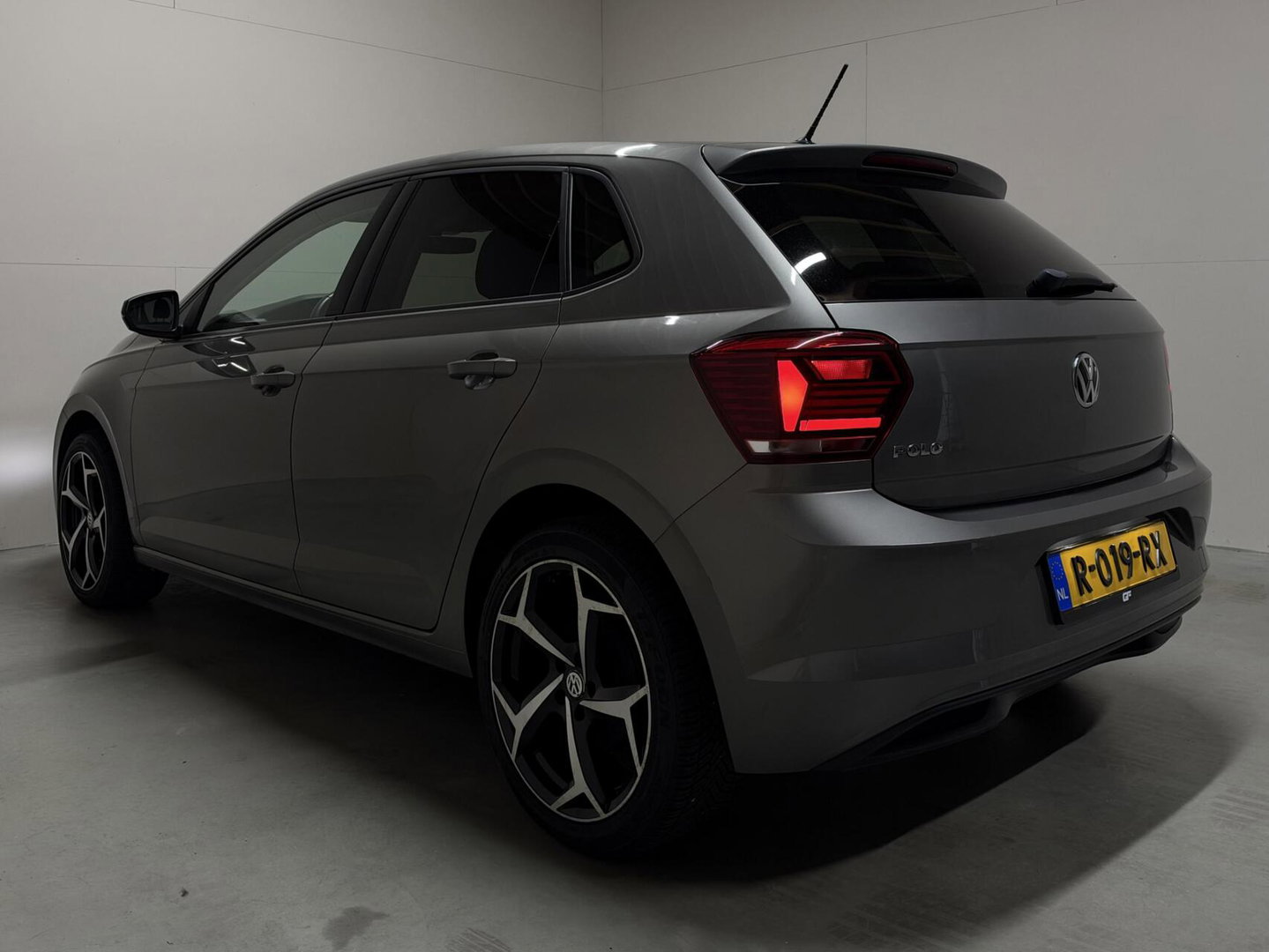 Volkswagen Polo 1.0 TSI 17” R-Line DSG CarPlay Stoelverwarming