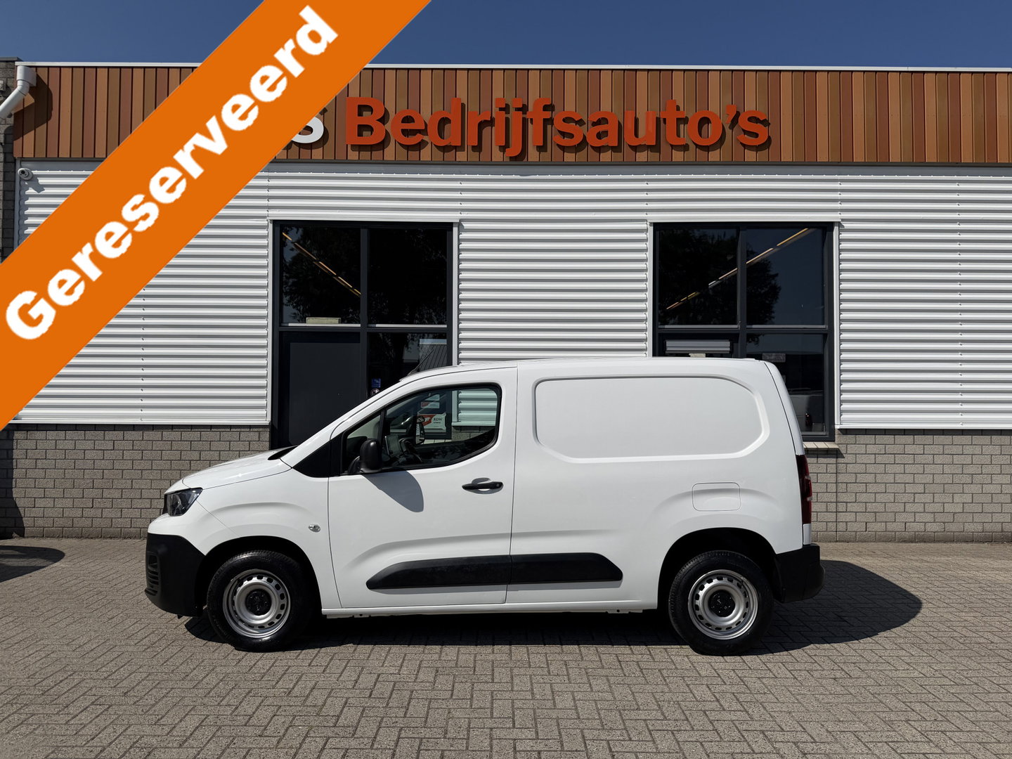 Peugeot Partner 1.2 PureTech Premium / vaste prijs rijklaar € 11.750 ex btw / lease vanaf € 198 / airco / cruise control / pdc achter / navigatie / raam in de schuifdeur / euro 6 !