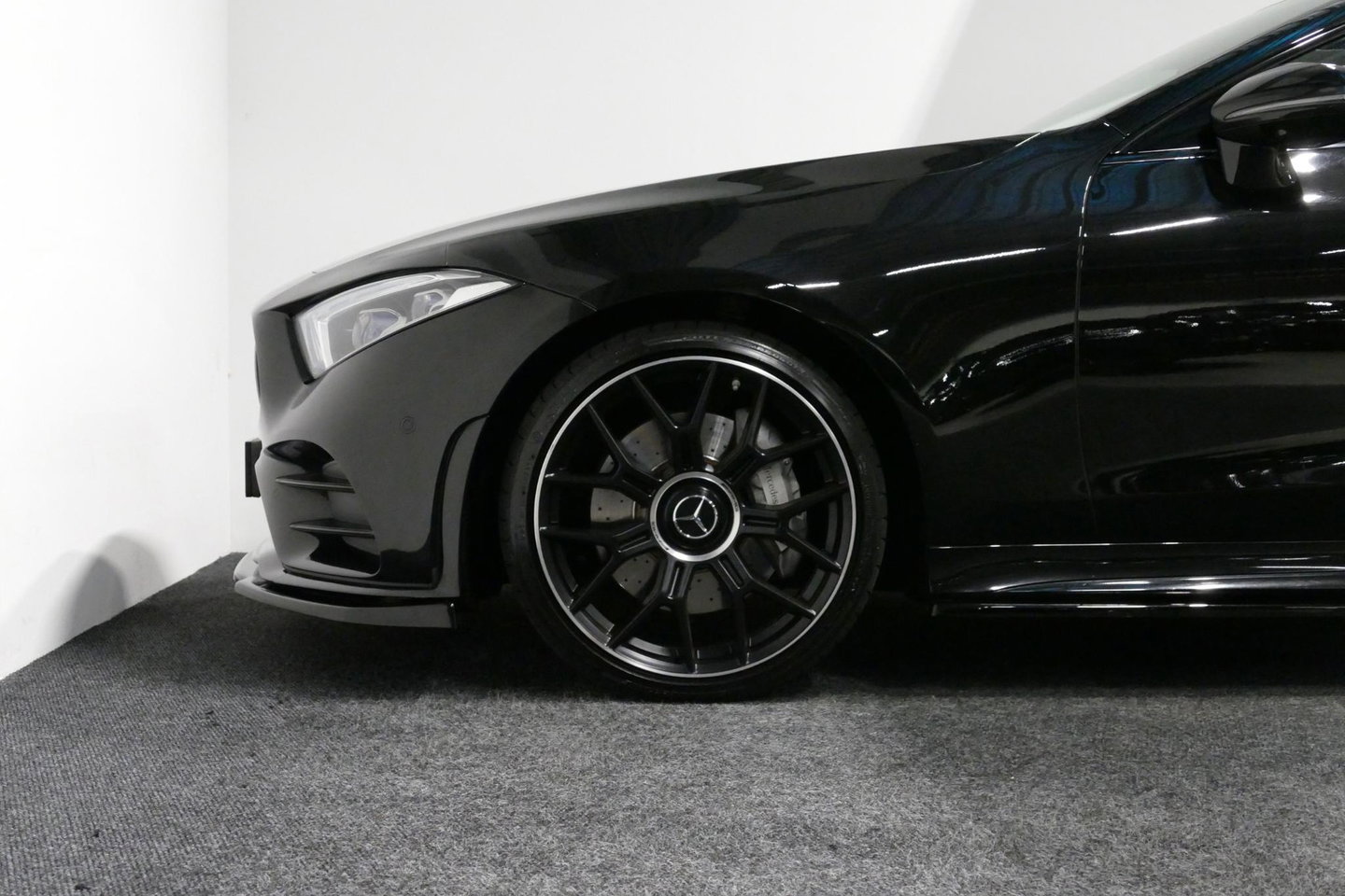 Mercedes-Benz CLS 450 4MATIC AMG Line / CLS63 AMG Diffuser / Panamericana Grille / Maxton Design Bodykit / Schuif-/kanteldak / Multibeam LED / Apple Carplay - Android Auto / 360 graden Camera / 20'' LMV / Stoelverwarming / Achteruitrijcamera / Dodehoek detectie