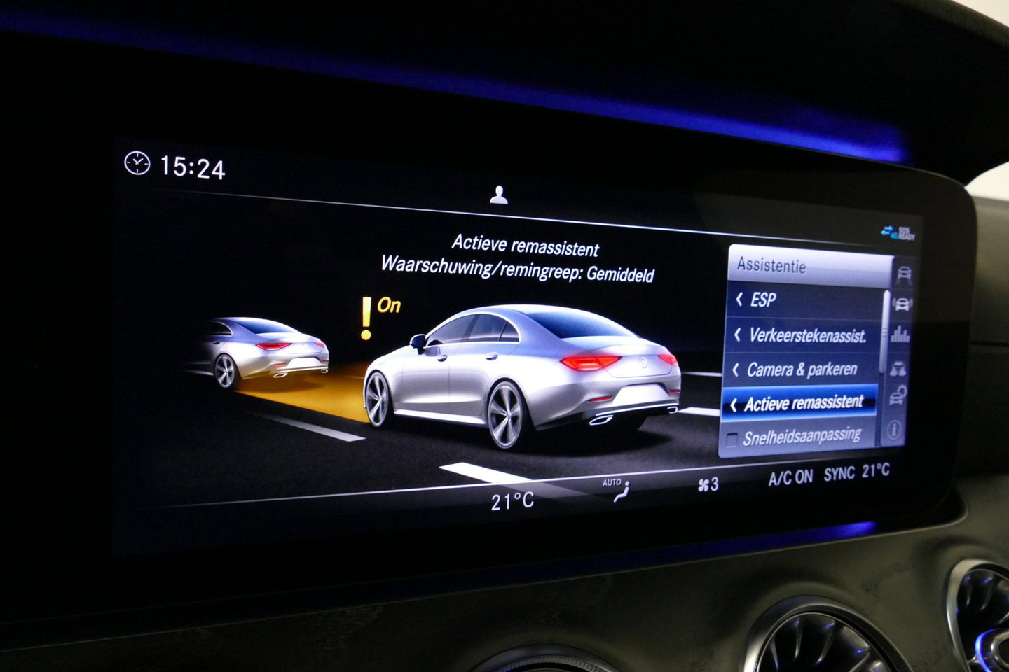 Mercedes-Benz CLS 450 4MATIC AMG Line / CLS63 AMG Diffuser / Panamericana Grille / Maxton Design Bodykit / Schuif-/kanteldak / Multibeam LED / Apple Carplay - Android Auto / 360 graden Camera / 20'' LMV / Stoelverwarming / Achteruitrijcamera / Dodehoek detectie