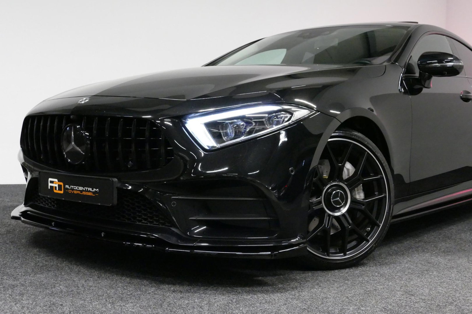 Mercedes-Benz CLS 450 4MATIC AMG Line / CLS63 AMG Diffuser / Panamericana Grille / Maxton Design Bodykit / Schuif-/kanteldak / Multibeam LED / Apple Carplay - Android Auto / 360 graden Camera / 20'' LMV / Stoelverwarming / Achteruitrijcamera / Dodehoek detectie