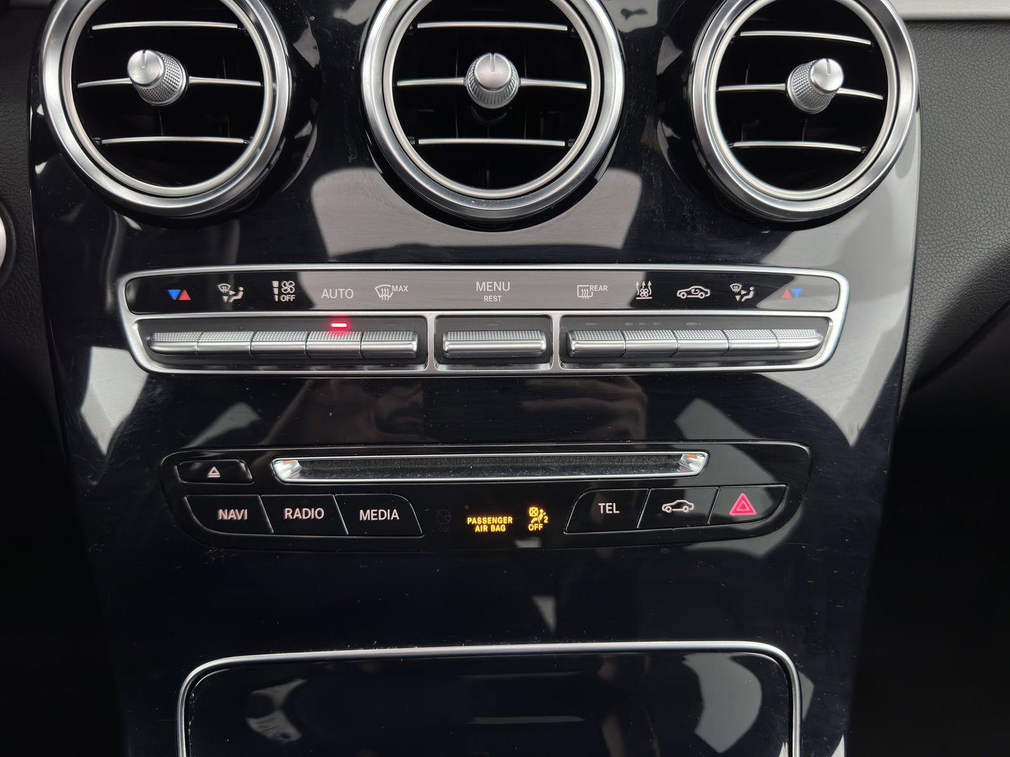 Mercedes-Benz GLC 250 d 4MATIC Prestige Aut. *PANO | HEAD-UP | LEATHER | FULL-LED | DISTRONIC | BURMESTER | MEMORY-PACK | HEATED-SPORTSEATS | BLIND-SPOT | NAVI-FULLMAP | PRIVACY-GLASS | SHIFT-PADDLES | ECC | PDC | TOWBAR | 19''ALU*