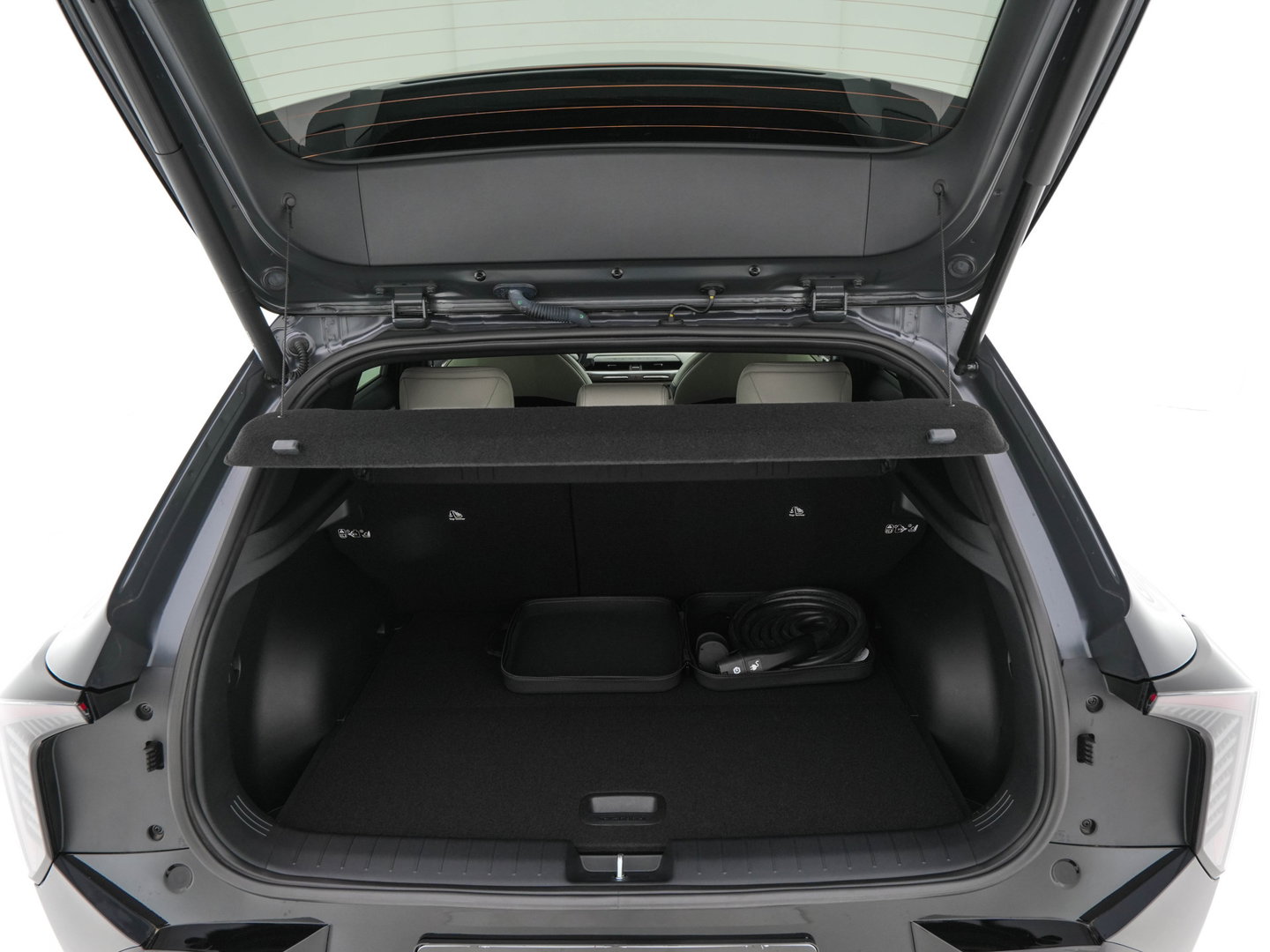 Kia EV4 GT-Line 81.4 kWh (3-Fase-11kW) { SoH-100%} Aut. *HEATPUMP | LEATHER | HARMAN/KARDON | PREMIUM-RELAX-SEATS | ADAPTIVE-LED | V2L | TOPVIEW | CARPLAY | BLINDSPOT | DIGI-COCKPIT | PRIVACY-GLASS | ECC | PDC | HEATED /VENTILATED | 19"ALU*