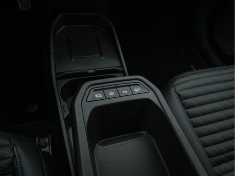 Kia EV4 GT-Line 81.4 kWh (3-Fase-11kW) { SoH-100%} Aut. *HEATPUMP | LEATHER | HARMAN/KARDON | PREMIUM-RELAX-SEATS | ADAPTIVE-LED | V2L | TOPVIEW | CARPLAY | BLINDSPOT | DIGI-COCKPIT | PRIVACY-GLASS | ECC | PDC | HEATED /VENTILATED | 19"ALU*