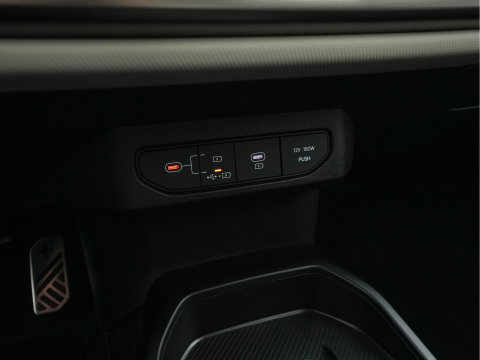 Kia EV4 GT-Line 81.4 kWh (3-Fase-11kW) { SoH-100%} Aut. *HEATPUMP | LEATHER | HARMAN/KARDON | PREMIUM-RELAX-SEATS | ADAPTIVE-LED | V2L | TOPVIEW | CARPLAY | BLINDSPOT | DIGI-COCKPIT | PRIVACY-GLASS | ECC | PDC | HEATED /VENTILATED | 19"ALU*