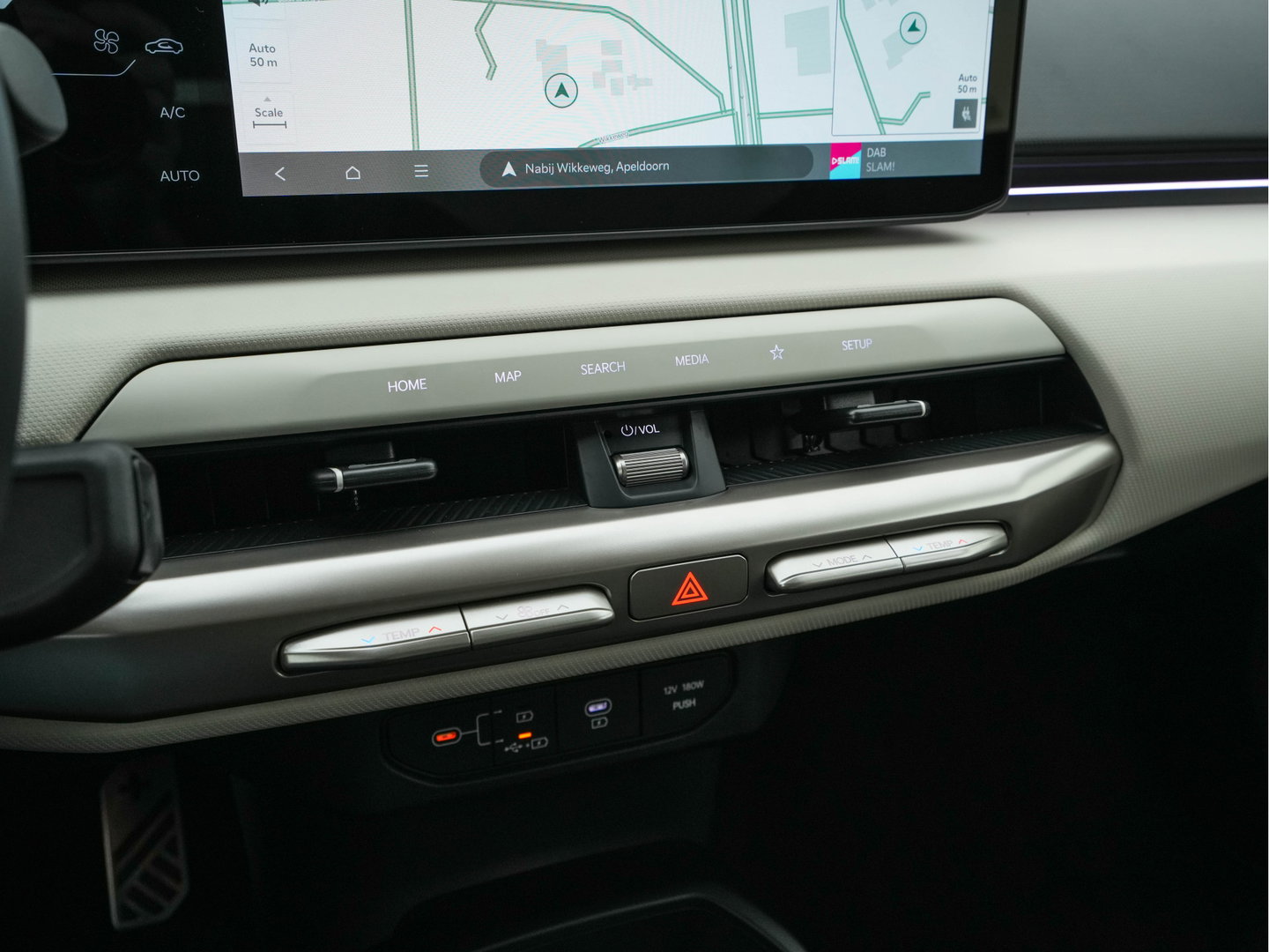 Kia EV4 GT-Line 81.4 kWh (3-Fase-11kW) { SoH-100%} Aut. *HEATPUMP | LEATHER | HARMAN/KARDON | PREMIUM-RELAX-SEATS | ADAPTIVE-LED | V2L | TOPVIEW | CARPLAY | BLINDSPOT | DIGI-COCKPIT | PRIVACY-GLASS | ECC | PDC | HEATED /VENTILATED | 19"ALU*