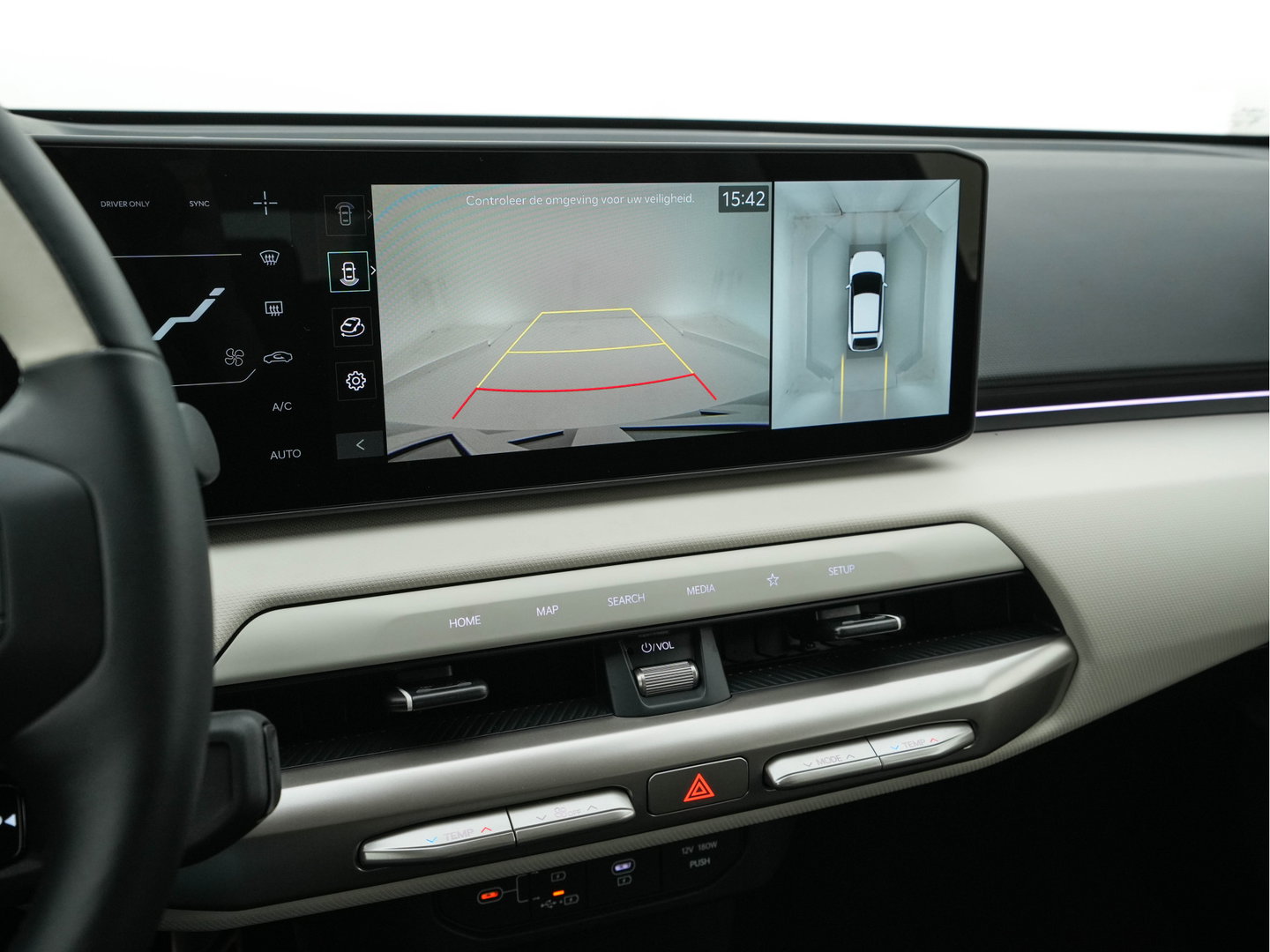 Kia EV4 GT-Line 81.4 kWh (3-Fase-11kW) { SoH-100%} Aut. *HEATPUMP | LEATHER | HARMAN/KARDON | PREMIUM-RELAX-SEATS | ADAPTIVE-LED | V2L | TOPVIEW | CARPLAY | BLINDSPOT | DIGI-COCKPIT | PRIVACY-GLASS | ECC | PDC | HEATED /VENTILATED | 19"ALU*