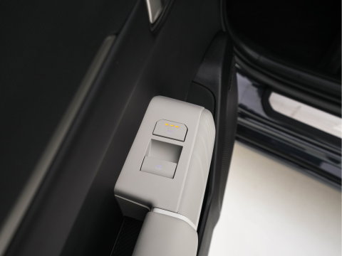 Kia EV4 GT-Line 81.4 kWh (3-Fase-11kW) { SoH-100%} Aut. *HEATPUMP | LEATHER | HARMAN/KARDON | PREMIUM-RELAX-SEATS | ADAPTIVE-LED | V2L | TOPVIEW | CARPLAY | BLINDSPOT | DIGI-COCKPIT | PRIVACY-GLASS | ECC | PDC | HEATED /VENTILATED | 19"ALU*
